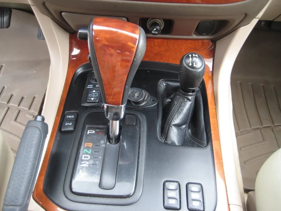 2002 Lexus LX 2nd Gen - Image 14 of 19