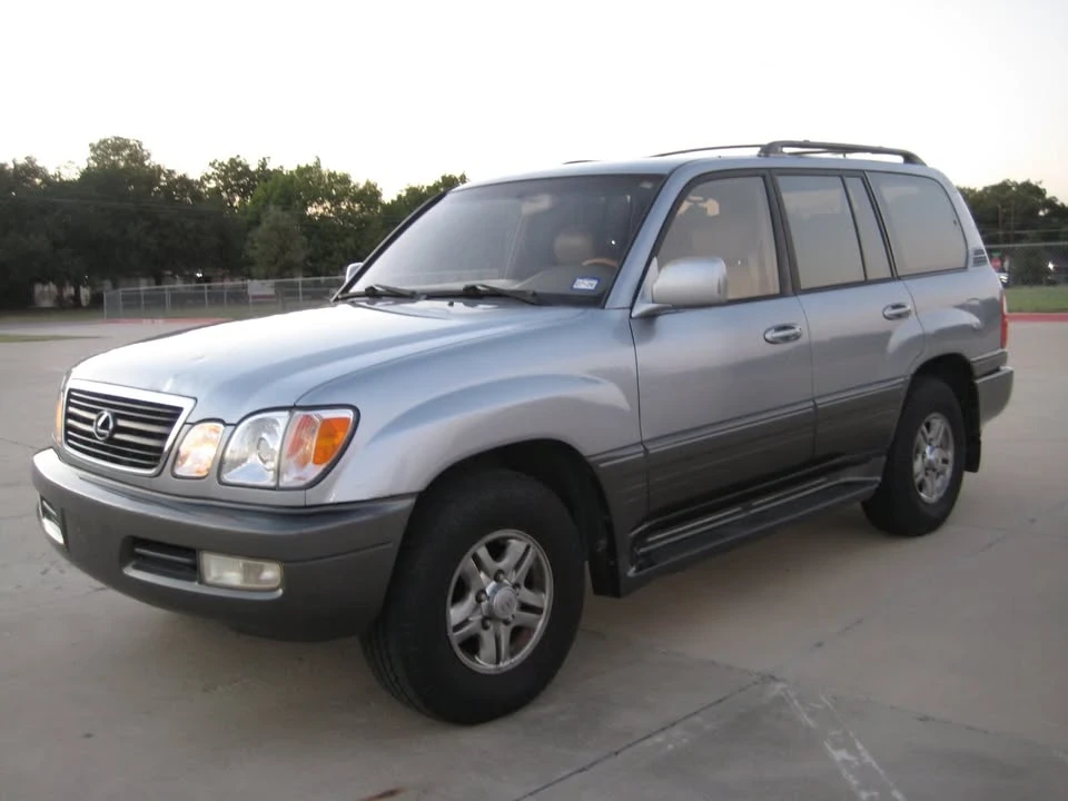 2002 Lexus LX 2nd Gen - Image 4 of 19