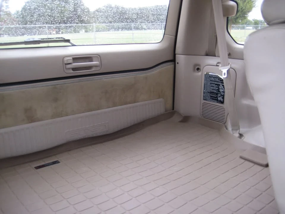 2002 Lexus LX 2nd Gen - Image 16 of 19
