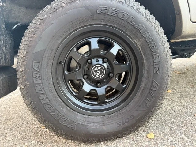 2002 Lexus LX 2nd Gen - Image 16 of 16