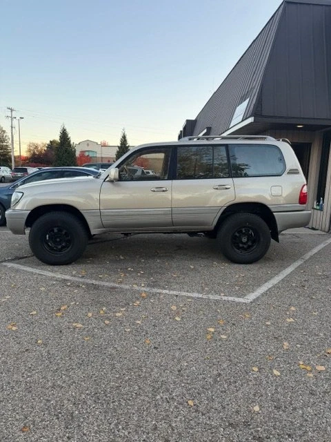 2002 Lexus LX 2nd Gen - Image 5 of 16
