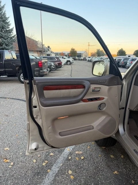 2002 Lexus LX 2nd Gen - Image 8 of 16