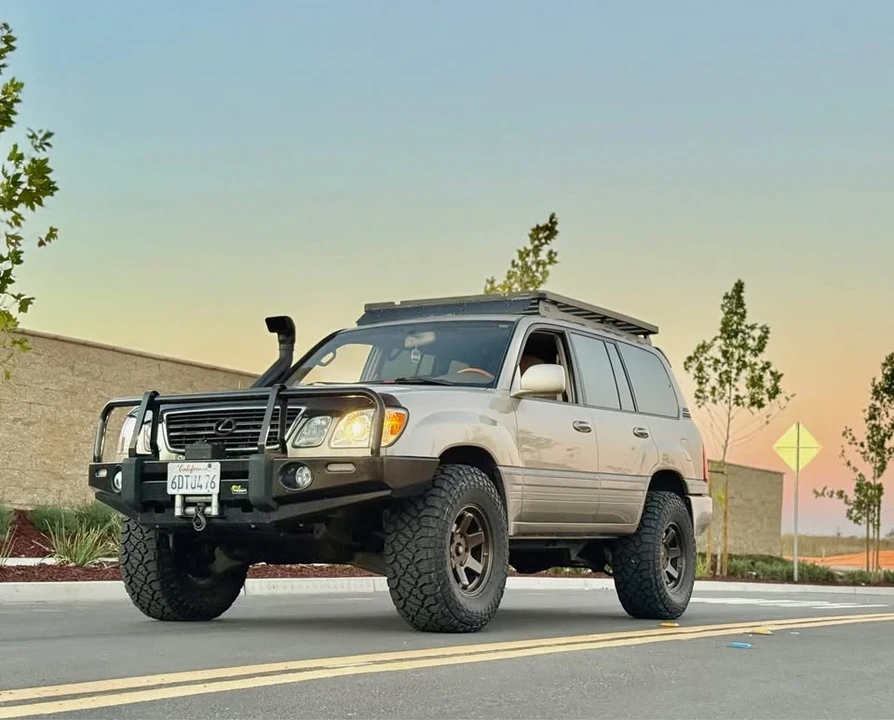 2002 Lexus LX 2nd Gen - Image 4 of 19