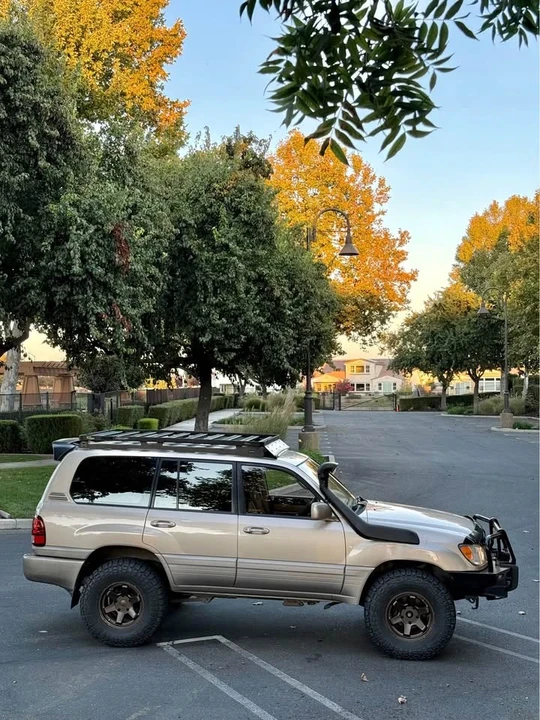 2002 Lexus LX 2nd Gen - Image 17 of 19
