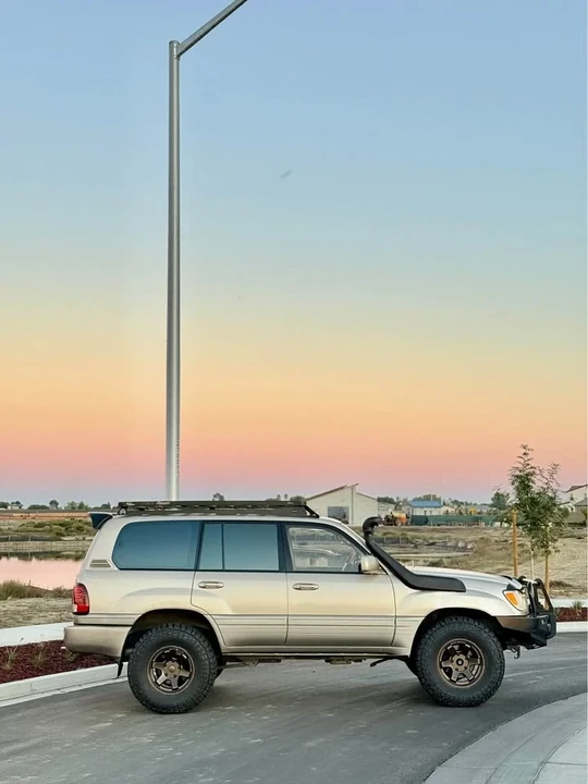 2002 Lexus LX 2nd Gen - Image 8 of 19
