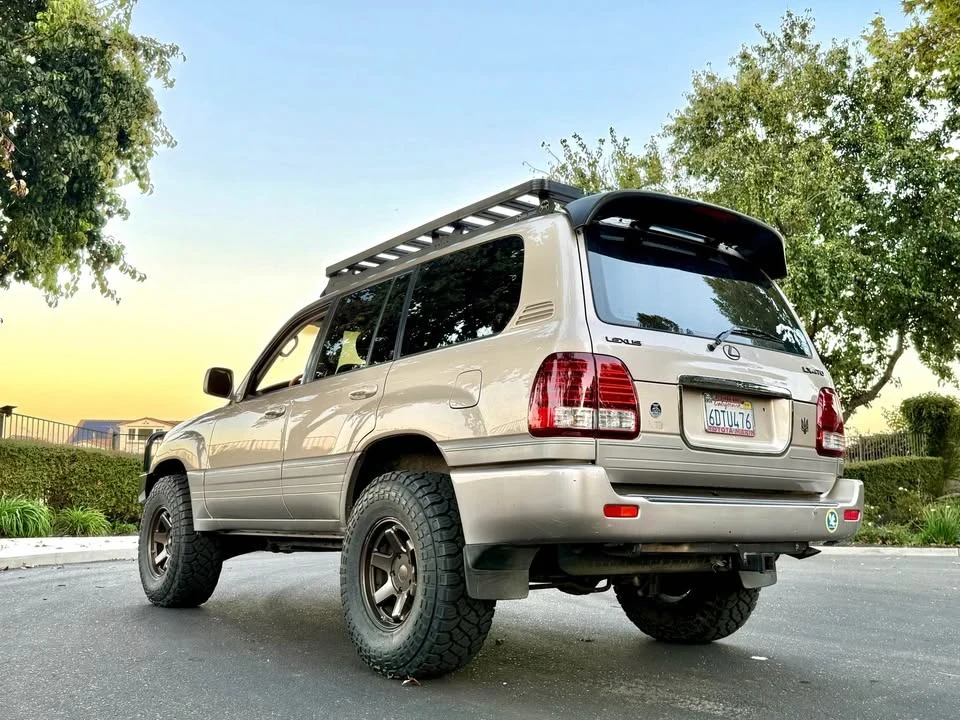 2002 Lexus LX 2nd Gen - Image 18 of 19