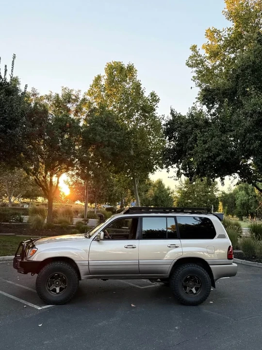 2002 Lexus LX 2nd Gen - Image 19 of 19