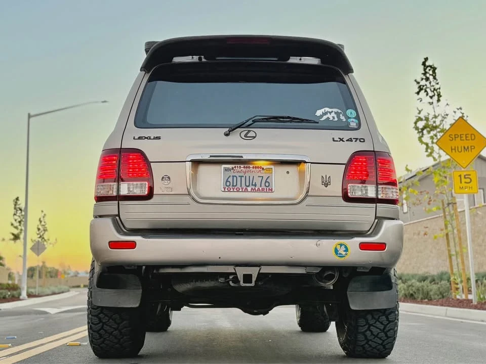 2002 Lexus LX 2nd Gen - Image 11 of 19
