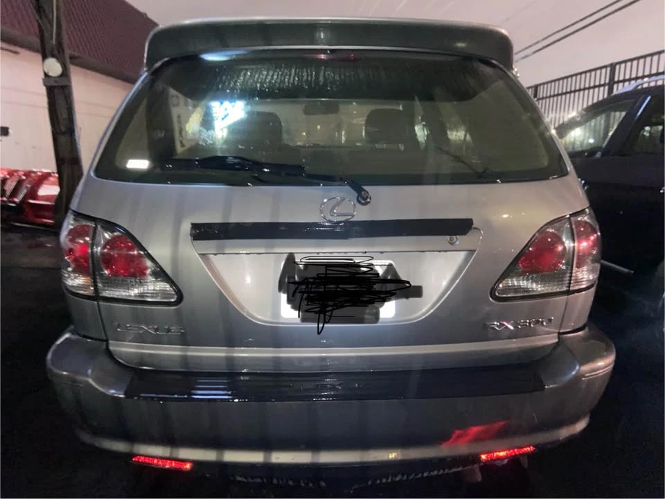 2002 Lexus RX 1st Gen - Image 9 of 12