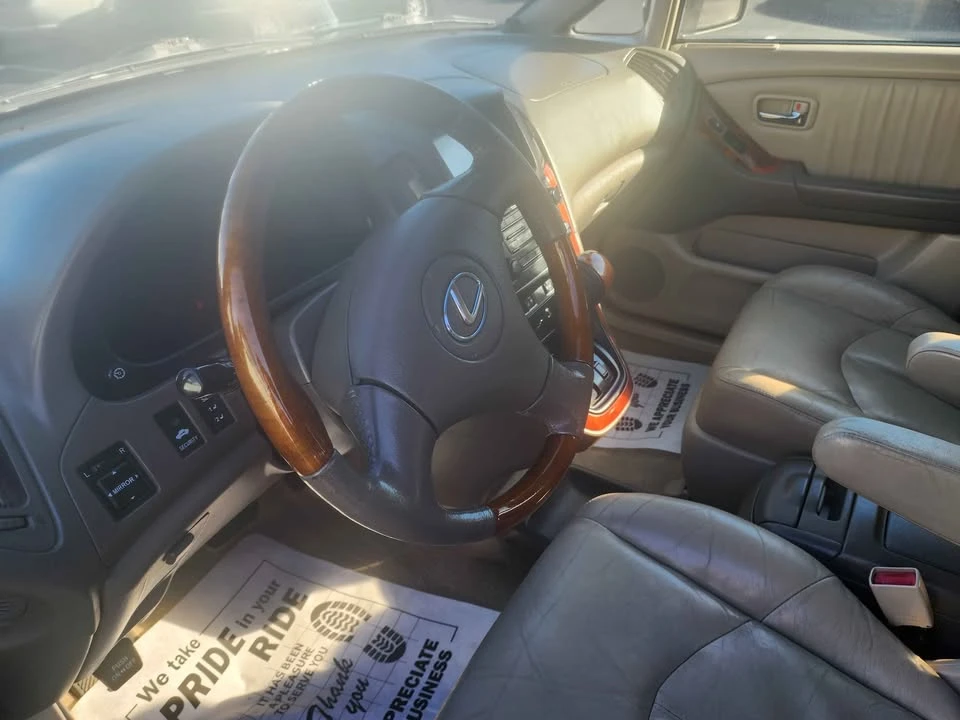 2002 Lexus RX 1st Gen - Image 5 of 6