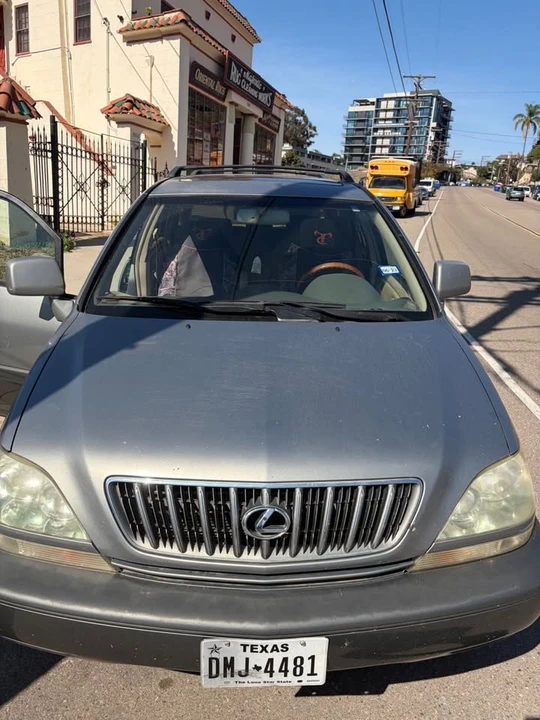 2002 Lexus RX 1st Gen - Image 11 of 14