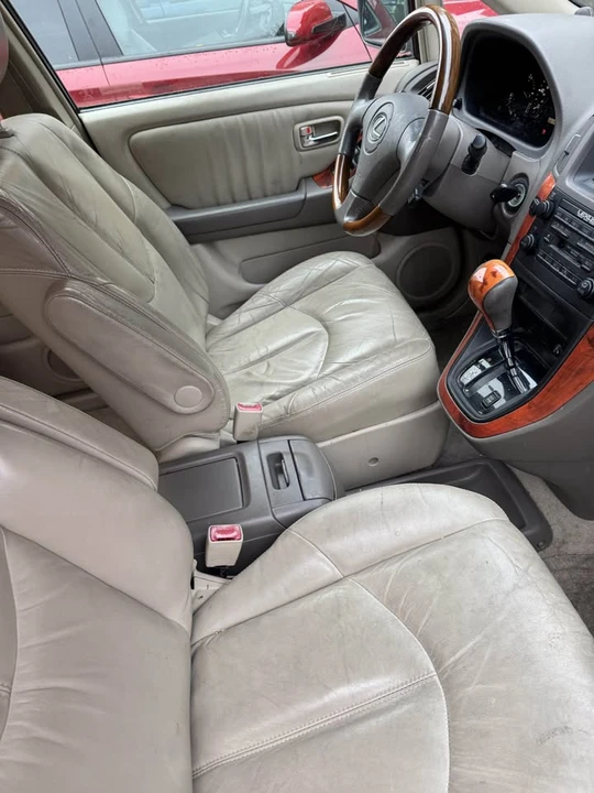 2002 Lexus RX 1st Gen - Image 11 of 17