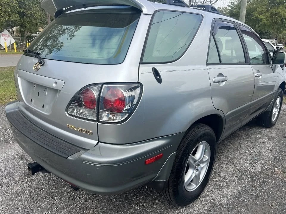 2002 Lexus RX 1st Gen - Image 11 of 16