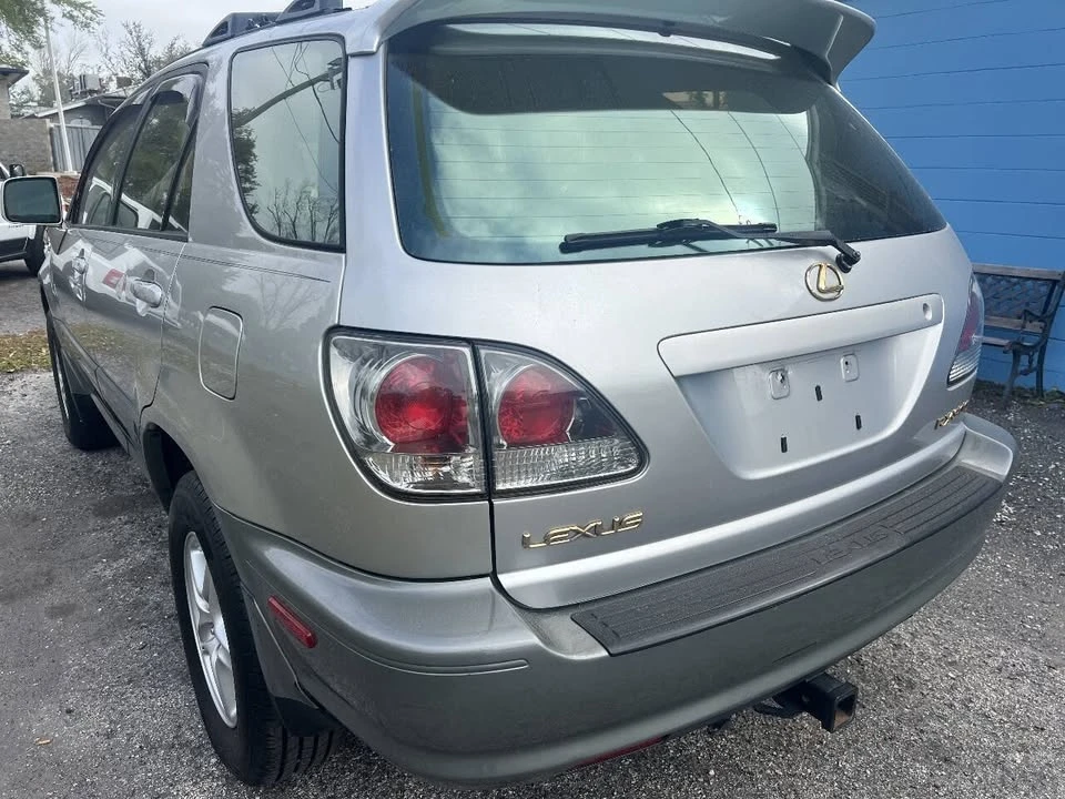 2002 Lexus RX 1st Gen - Image 9 of 16