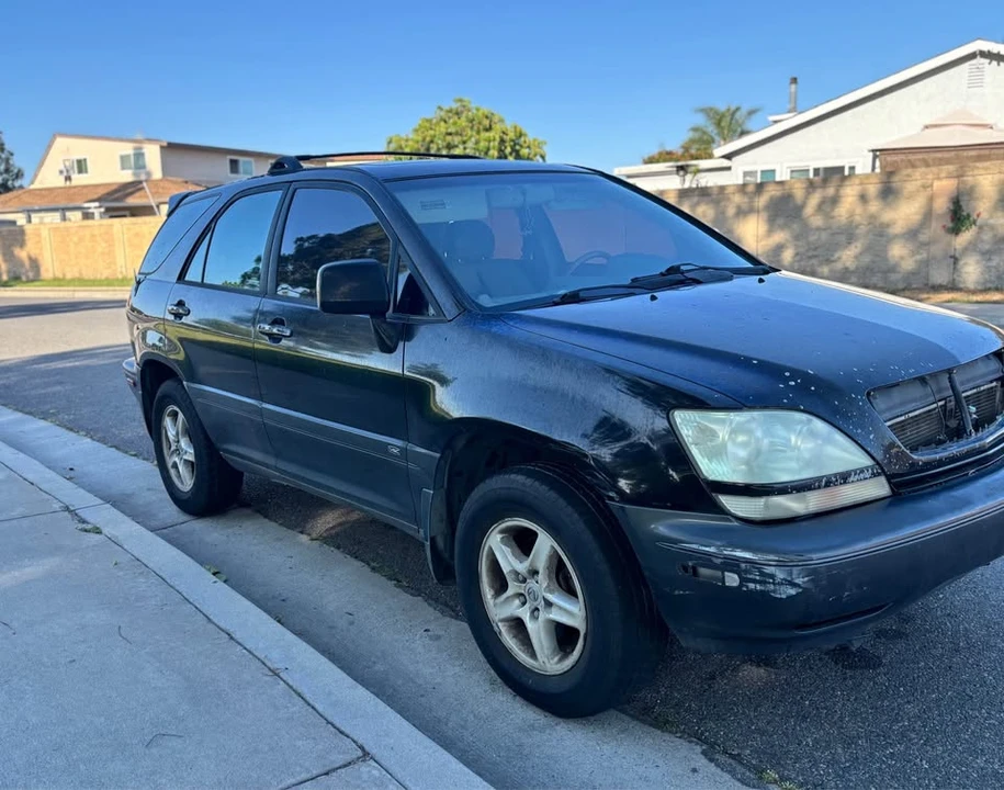 2002 Lexus RX 1st Gen - Image 2 of 9