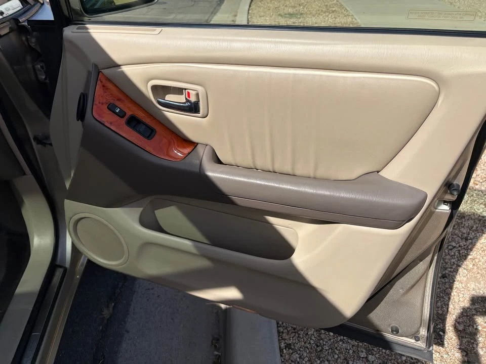 2002 Lexus RX 1st Gen - Image 15 of 17