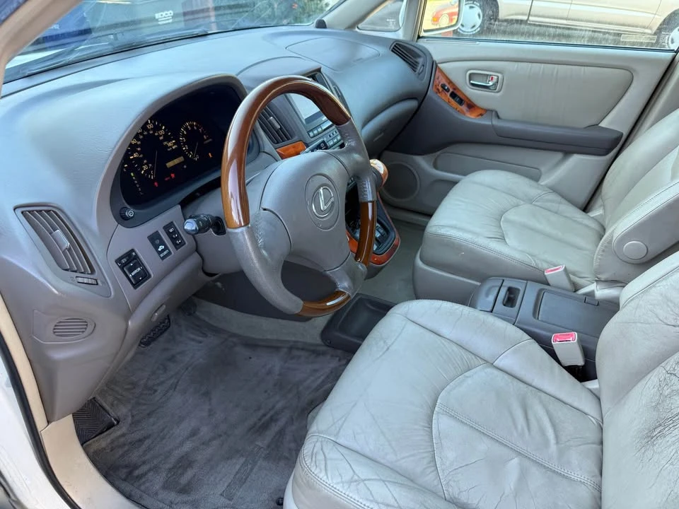 2002 Lexus RX 1st Gen - Image 9 of 17