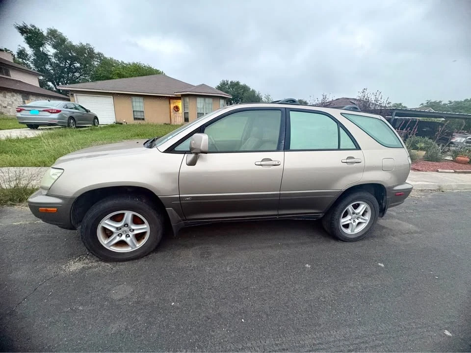 2002 Lexus RX 1st Gen - Image 2 of 5