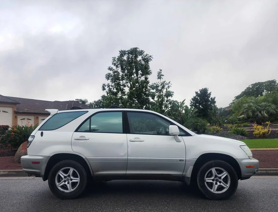 2002 Lexus RX 1st Gen - Image 5 of 14