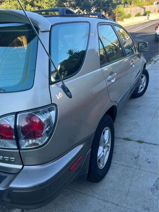 2002 Lexus RX 1st Gen - Image 4 of 19