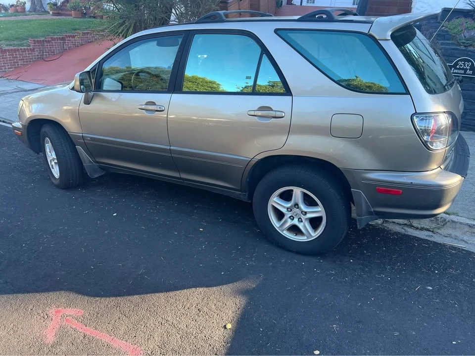 2002 Lexus RX 1st Gen - Image 11 of 19