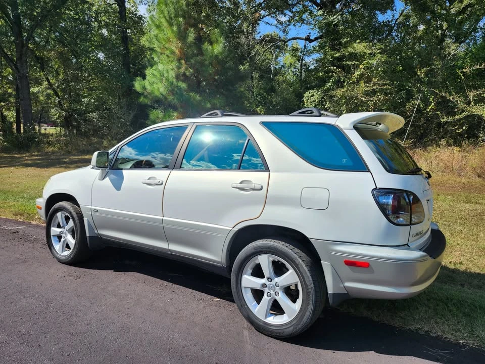 2002 Lexus RX 1st Gen - Image 3 of 12
