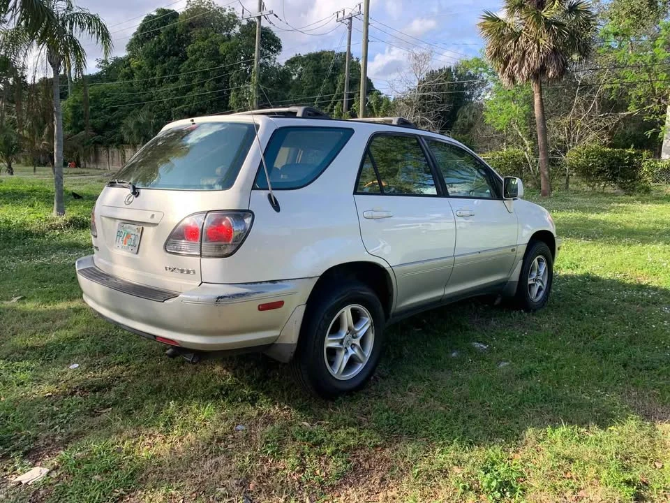 2002 Lexus RX 1st Gen - Image 3 of 7