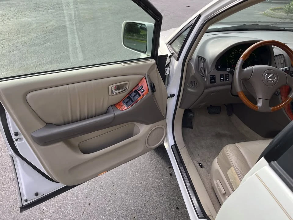 2002 Lexus RX 1st Gen - Image 8 of 18
