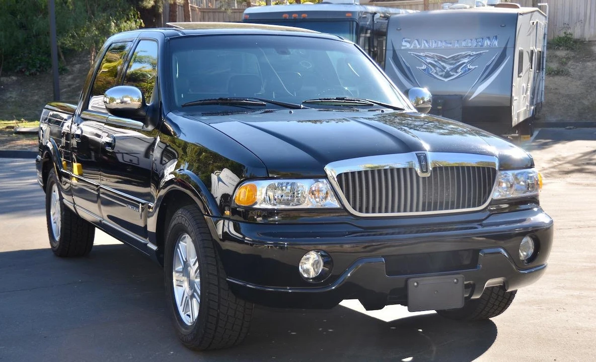 2002 Lincoln Blackwood - Image 2 of 31