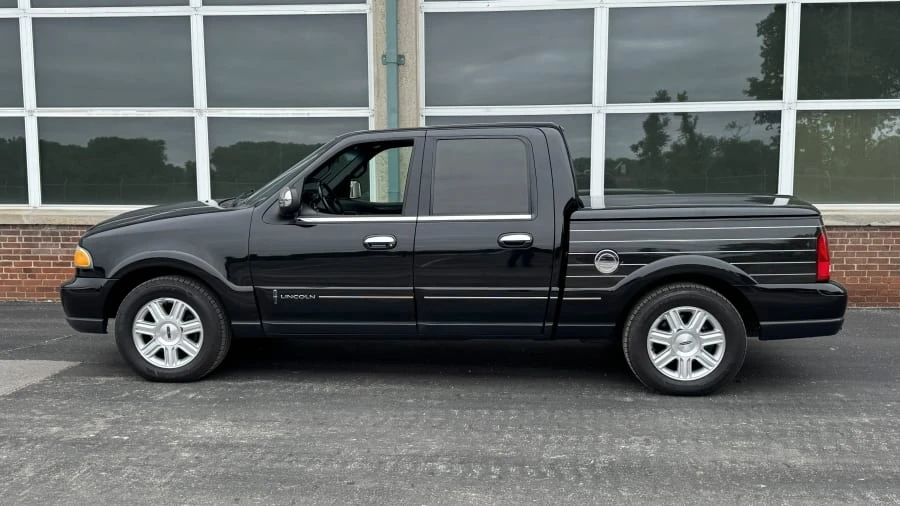 2002 Lincoln Blackwood - Image 2 of 11