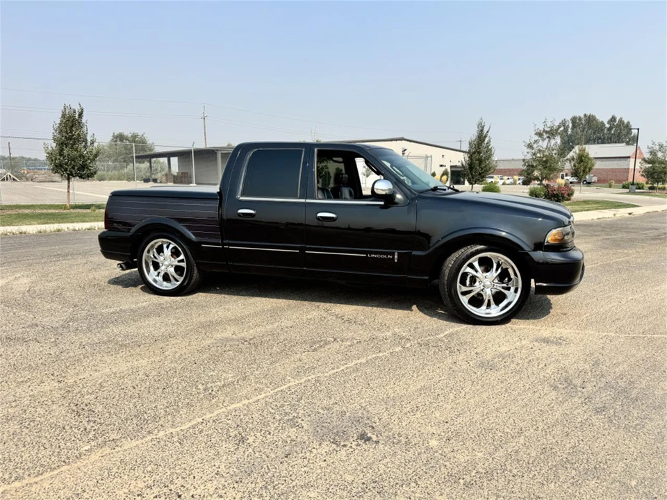 2002 Lincoln Blackwood - Image 2 of 17