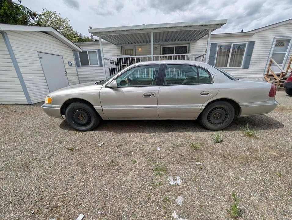 2002 Lincoln Continental 9th Gen - Image 3 of 8