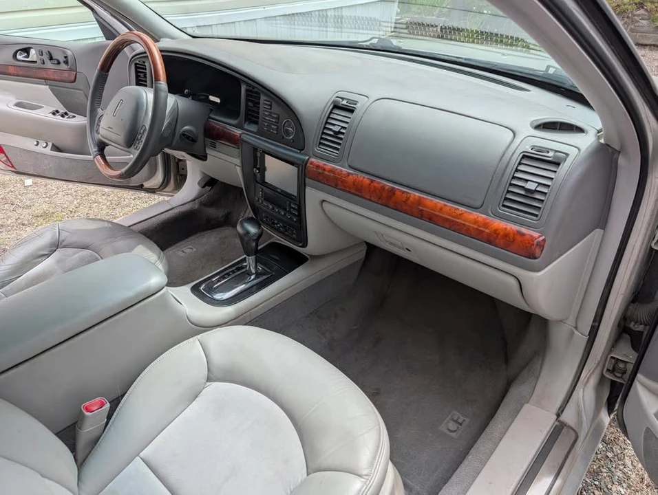 2002 Lincoln Continental 9th Gen - Image 5 of 8