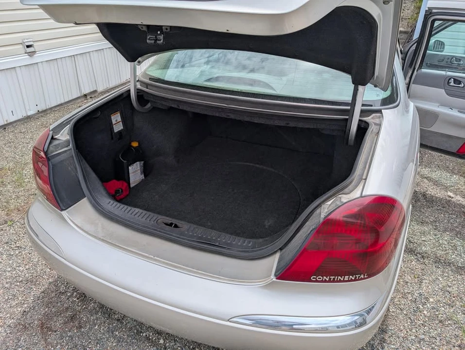 2002 Lincoln Continental 9th Gen - Image 7 of 8
