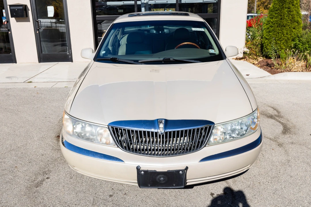 2002 Lincoln Continental 9th Gen - Image 17 of 21
