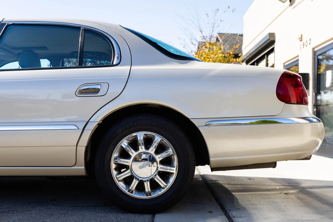 2002 Lincoln Continental 9th Gen - Image 6 of 21
