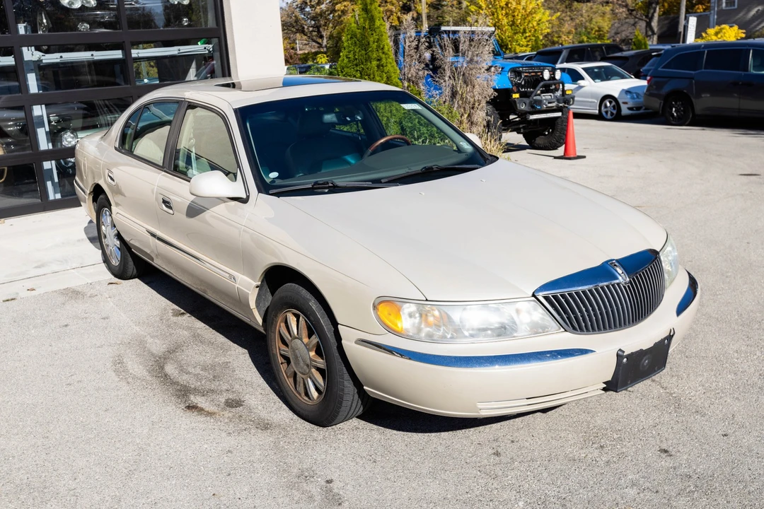 2002 Lincoln Continental 9th Gen - Image 15 of 21