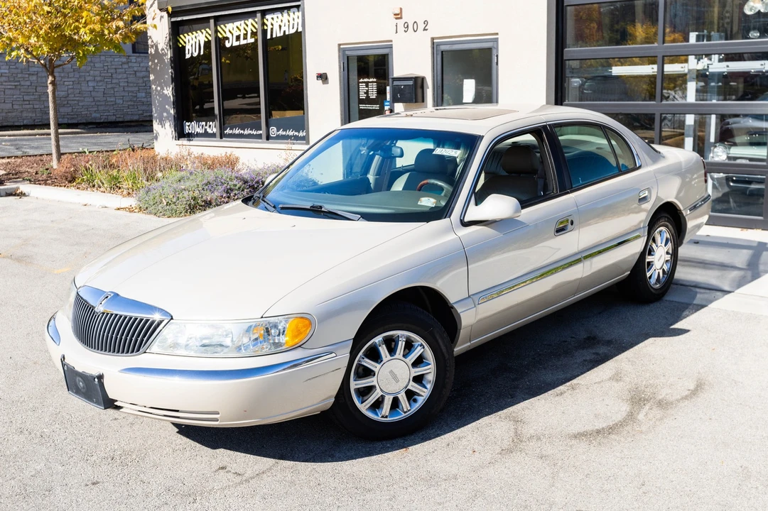 2002 Lincoln Continental 9th Gen - Image 2 of 21