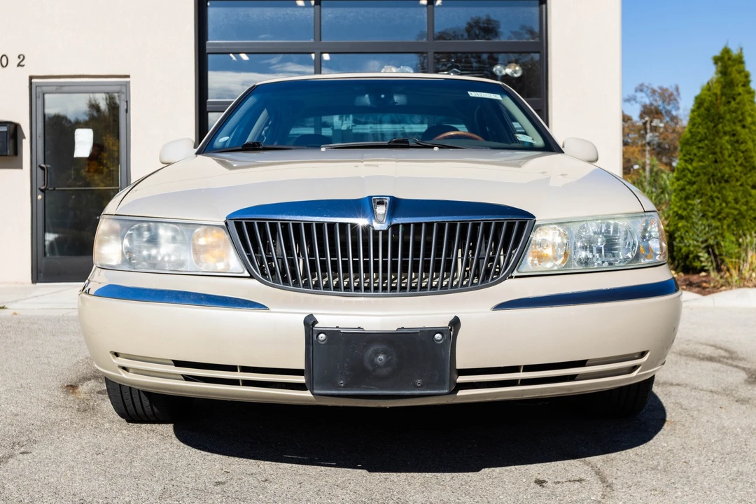 2002 Lincoln Continental 9th Gen - Image 16 of 21