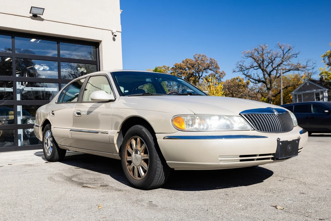 2002 Lincoln Continental 9th Gen - Image 14 of 21