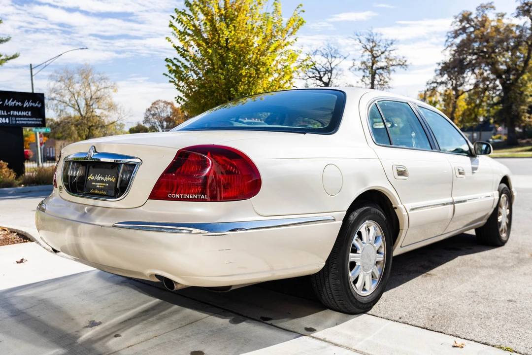 2002 Lincoln Continental 9th Gen - Image 9 of 12