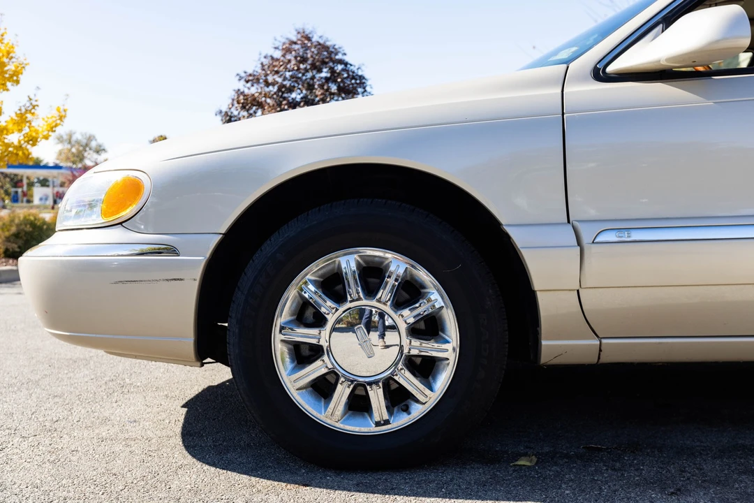 2002 Lincoln Continental 9th Gen - Image 4 of 12