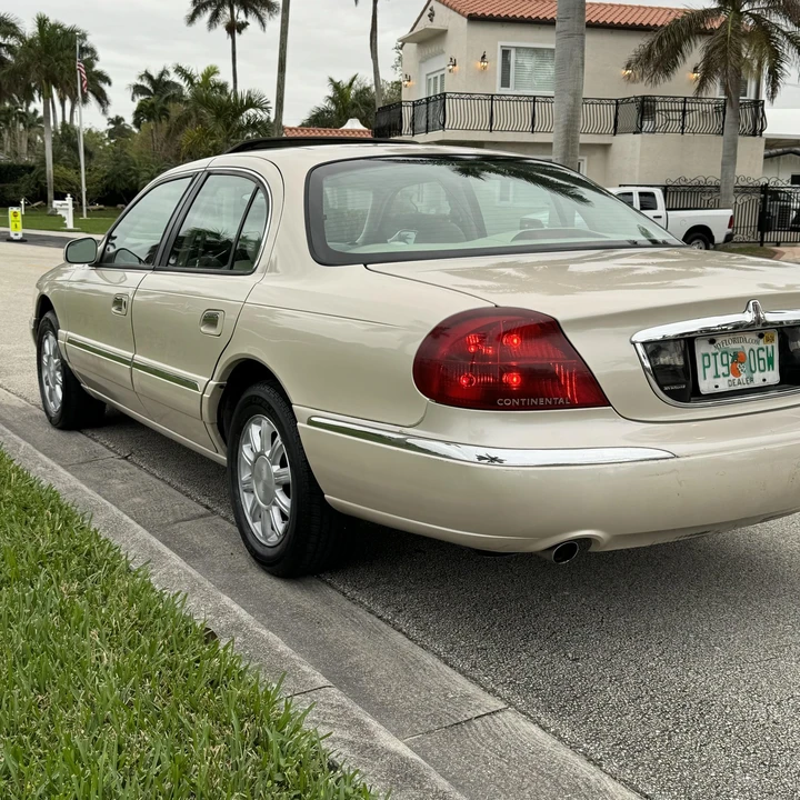 2002 Lincoln Continental 9th Gen - Image 9 of 12