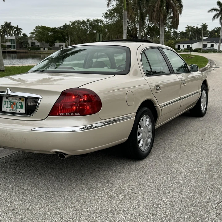 2002 Lincoln Continental 9th Gen - Image 11 of 12