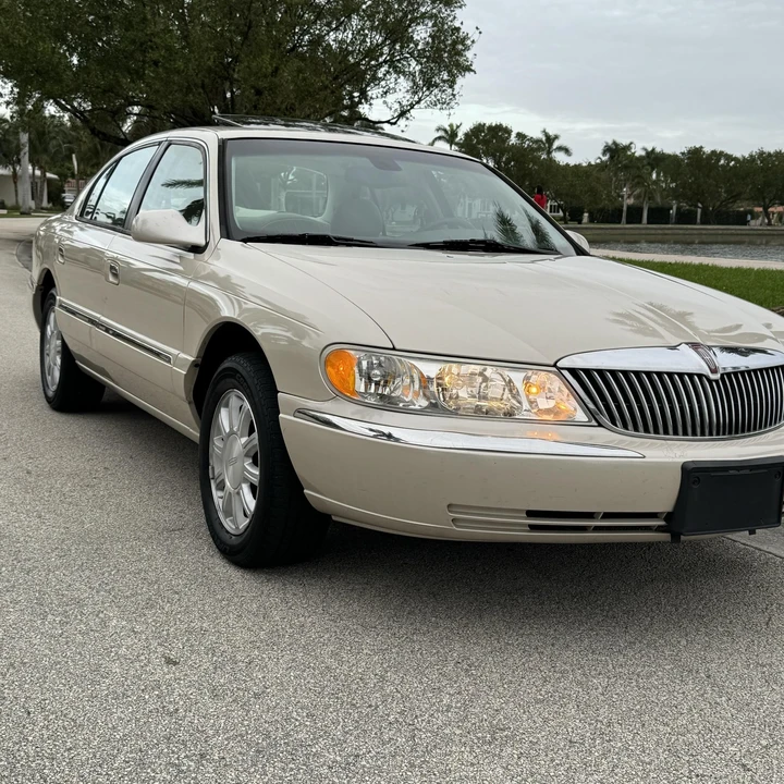 2002 Lincoln Continental 9th Gen - Image 3 of 12