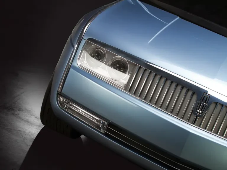 2002 Lincoln Continental 9th Gen - Image 8 of 13