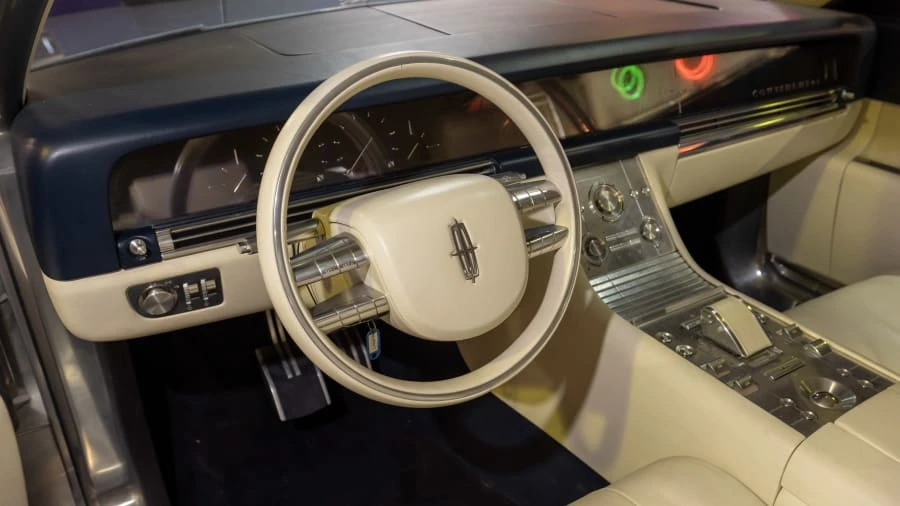 2002 Lincoln Continental 9th Gen - Image 16 of 31