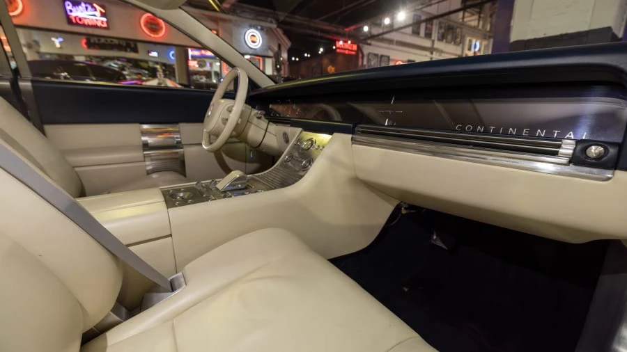 2002 Lincoln Continental 9th Gen - Image 14 of 31