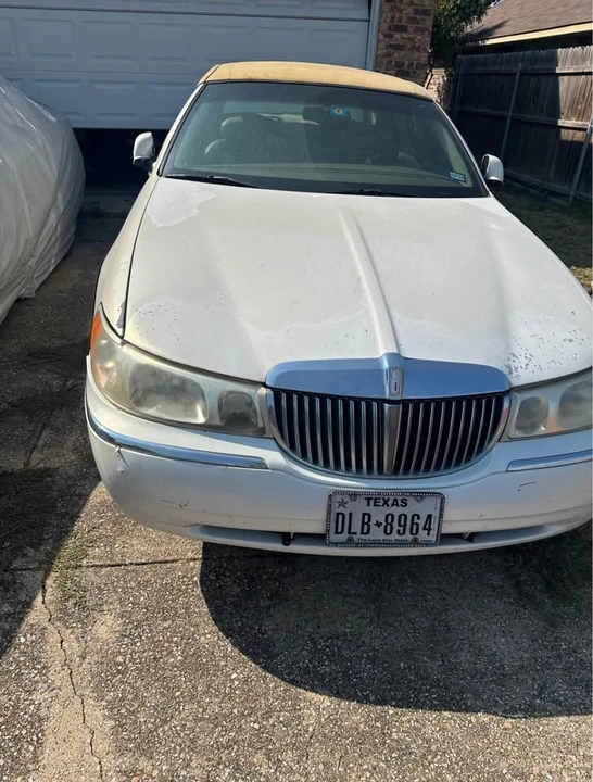 2002 Lincoln Continental 9th Gen - Image 2 of 15