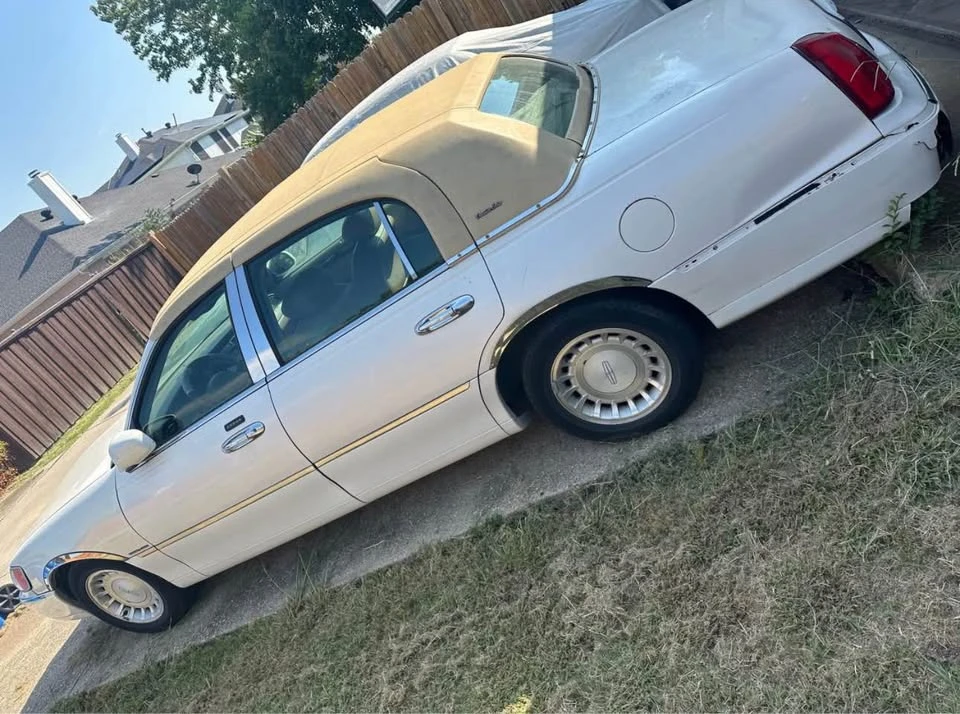 2002 Lincoln Continental 9th Gen - Image 3 of 15